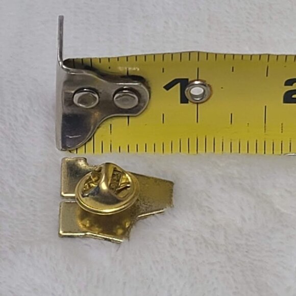 US Flag V for Victory Veterans Patriotic Lapel Pin - Picture 5 of 5